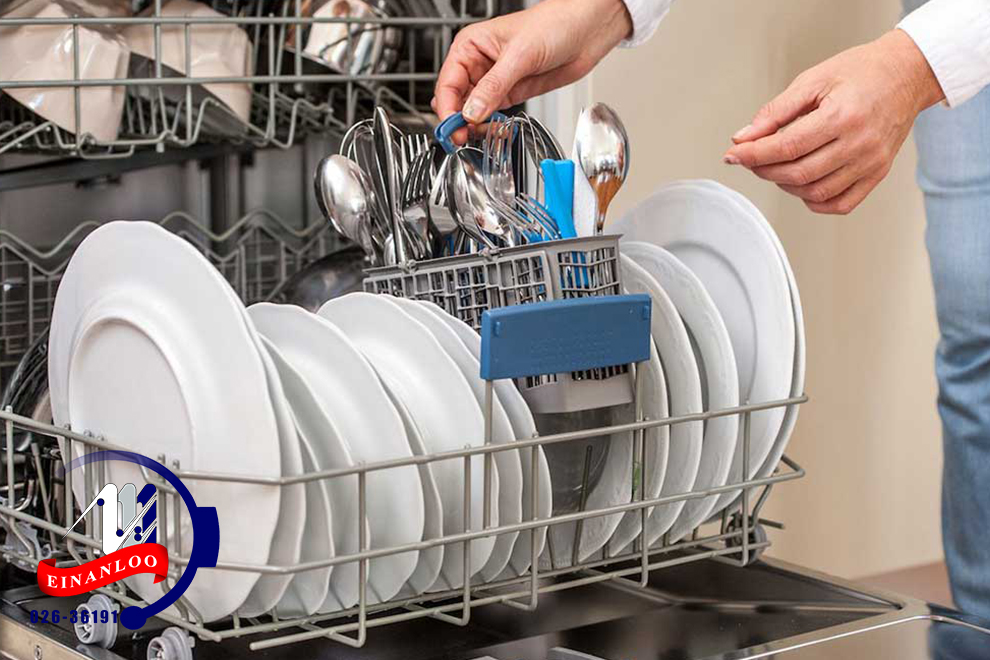 شستشوی ظروف در ماشین ظرفشویی
